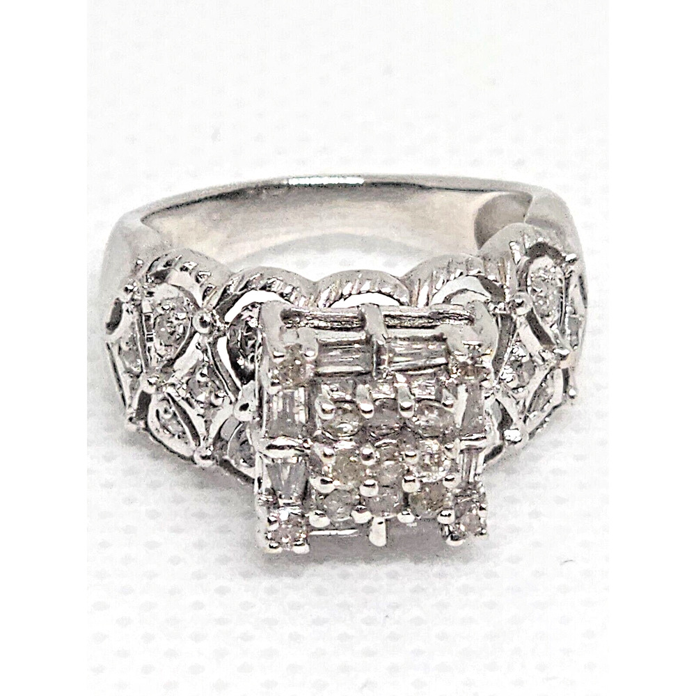 14K White gold & Diamonds ring size 4